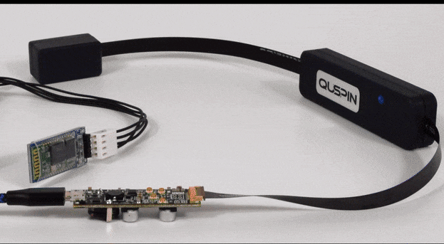 QTFM Gen-2 sensor flex cable plugged into the QuSpin Standard Comms board